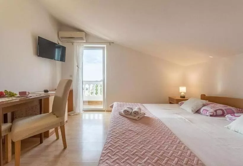 Apartments And Rooms By The Sea Vodice   6182