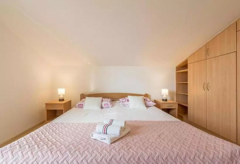 Apartments And Rooms By The Sea Vodice   6182