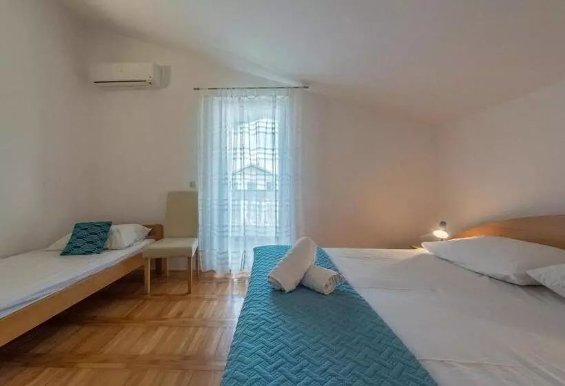 Apartments And Rooms By The Sea Vodice   6182