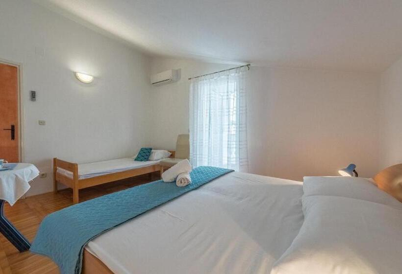 Apartments And Rooms By The Sea Vodice   6182