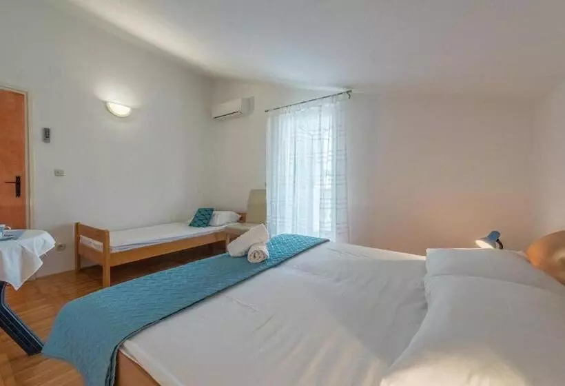 Apartments And Rooms By The Sea Vodice   6182
