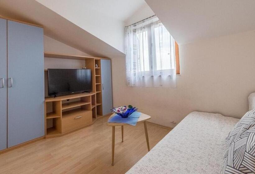 Apartments And Rooms By The Sea Vodice   6182