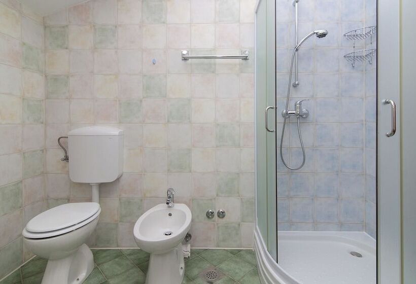 Apartments Levan Ceja