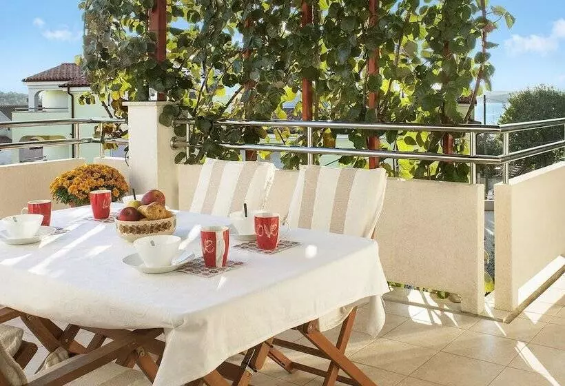 Apartments Levan Ceja
