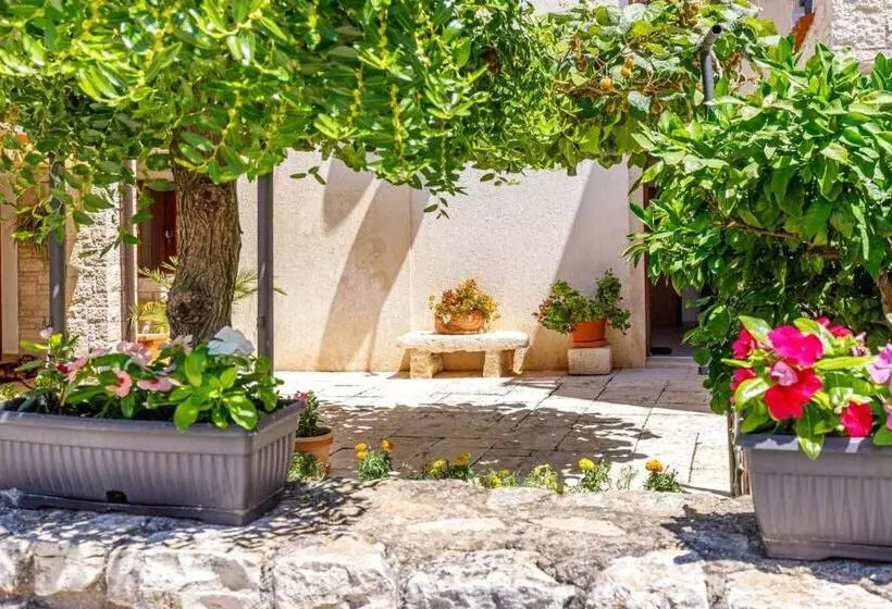 Apartments Mirjana Medulin