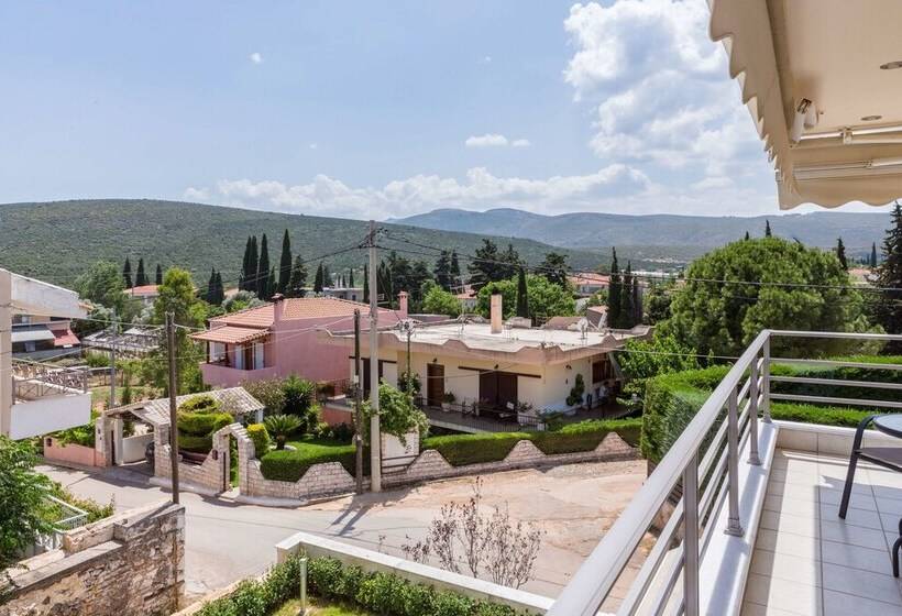 Bright & Spacious Two Floor Family Garden Home