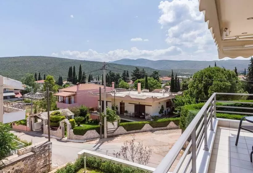 Bright & Spacious Two Floor Family Garden Home
