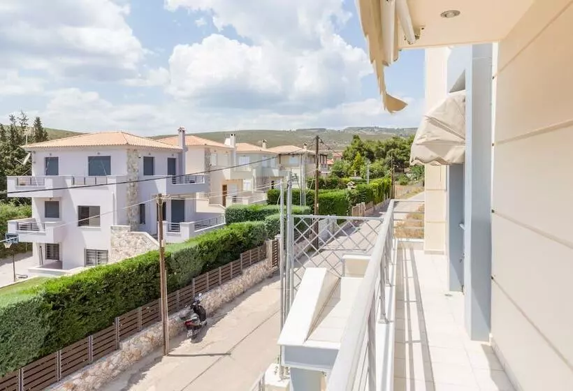 Bright & Spacious Two Floor Family Garden Home