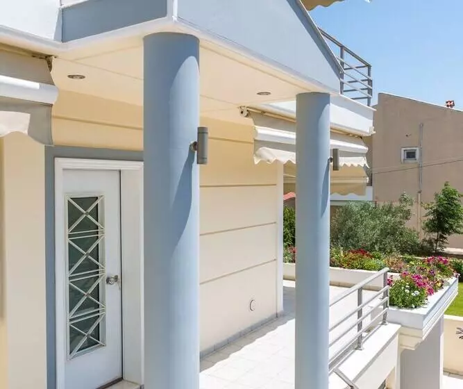 Bright & Spacious Two Floor Family Garden Home