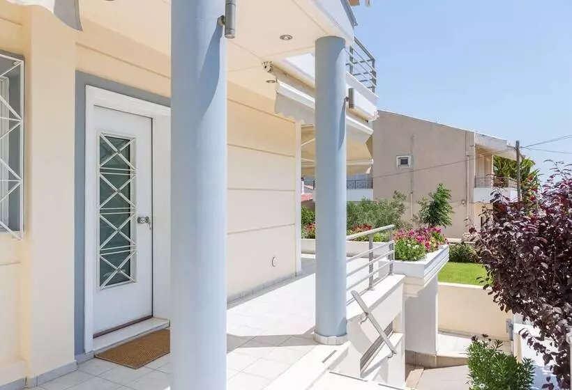 Bright & Spacious Two Floor Family Garden Home