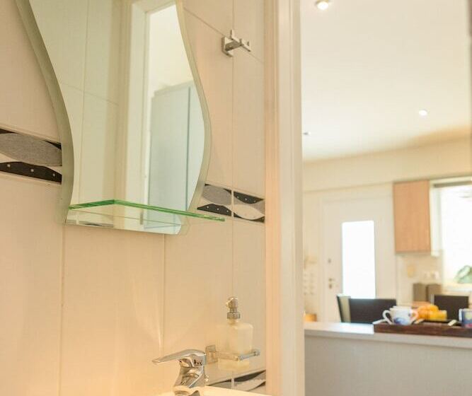 Bright & Spacious Two Floor Family Garden Home