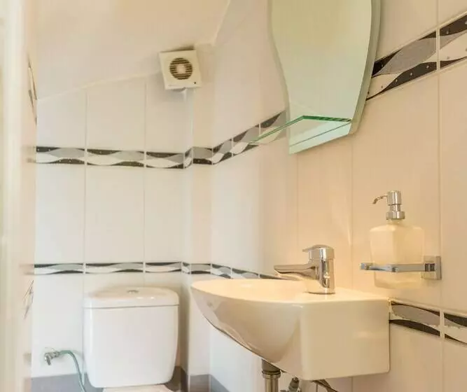 Bright & Spacious Two Floor Family Garden Home