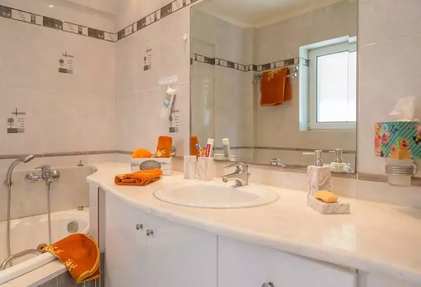 Bright & Spacious Two Floor Family Garden Home