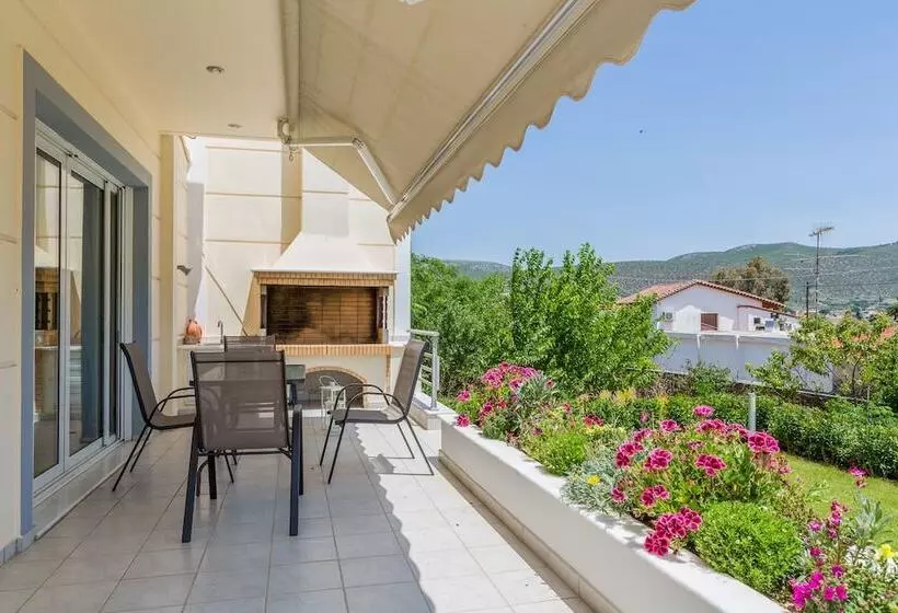 Bright & Spacious Two Floor Family Garden Home