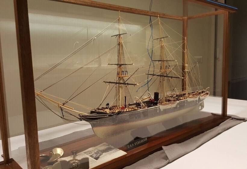 Captain S Luxury Suite