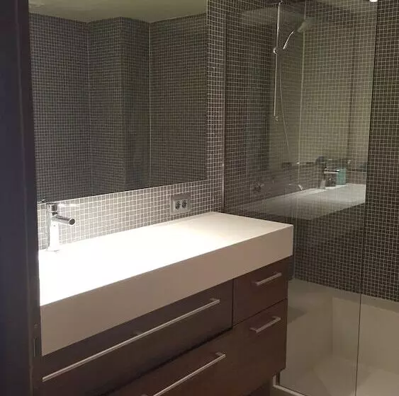 Captain S Luxury Suite