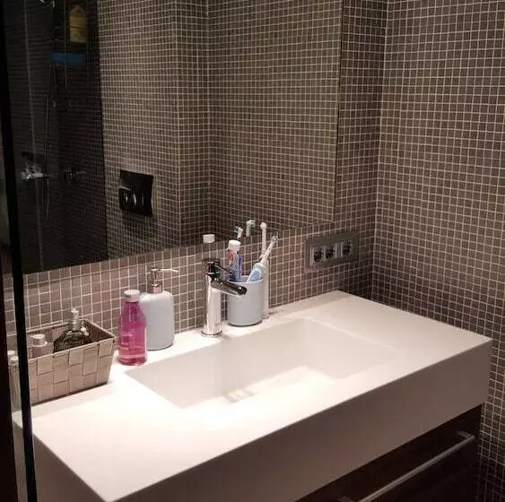 Captain S Luxury Suite