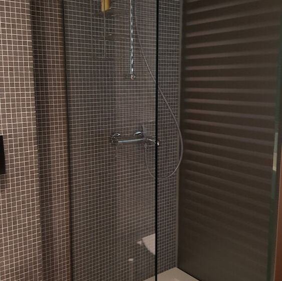 Captain S Luxury Suite