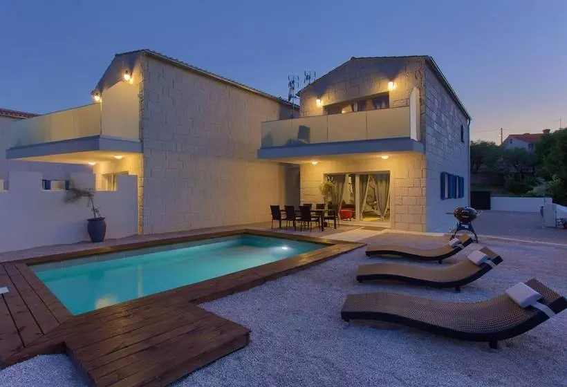 Pax Houses
