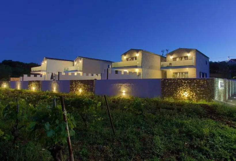Pax Houses