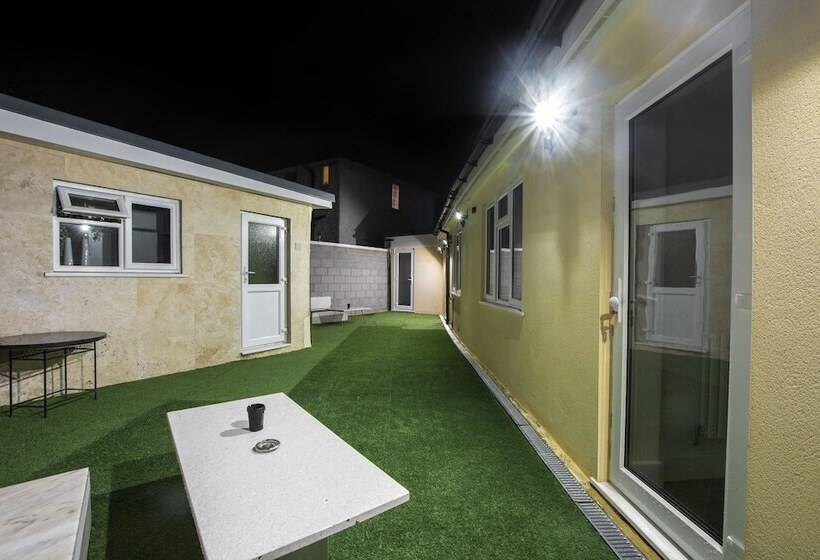 بنسيون Goldbeaters House