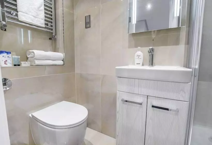 ペンション Goldbeaters House