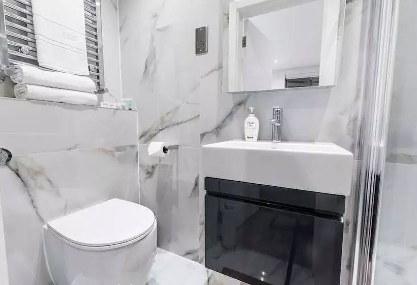 ペンション Goldbeaters House