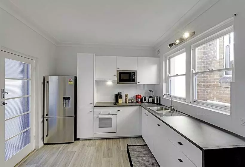 4 Br Apartment Short Walk To Bondi Beach