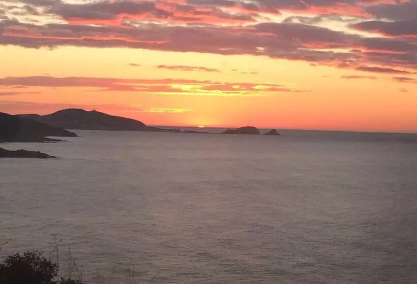 Hotelli Village Camping  De L Ostriconi