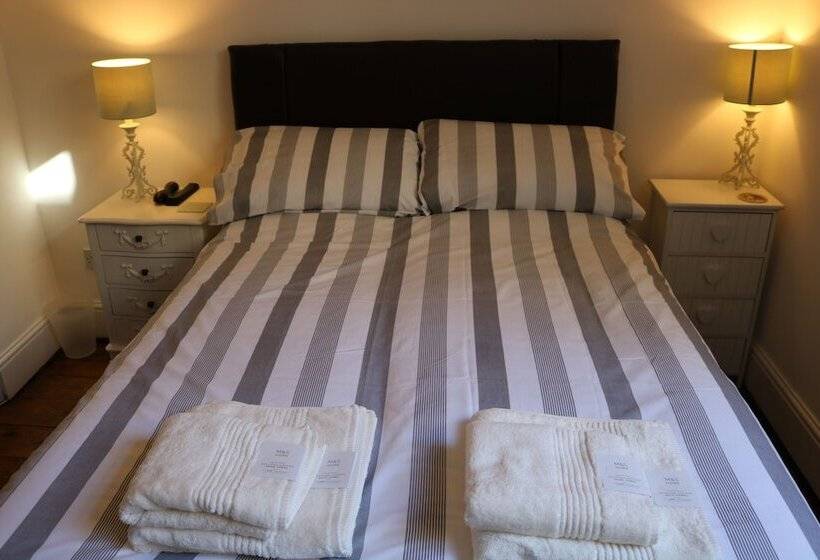 Luxury Victorian Garden Apartment