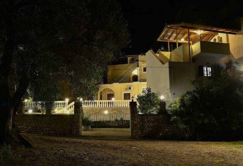 پانسیون Corfu Room