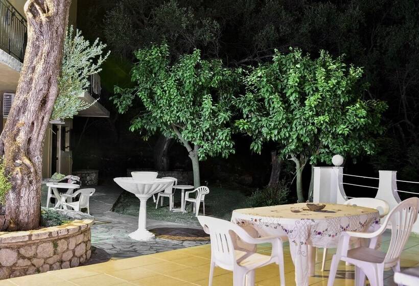 پانسیون Corfu Room