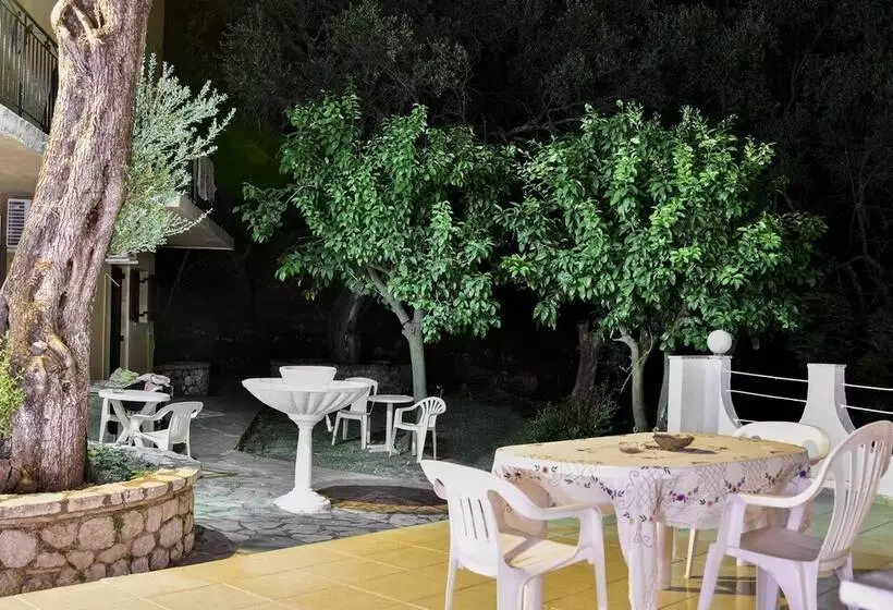 پانسیون Corfu Room