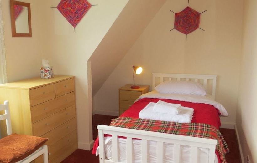 Rowan House.......within 5 Minutes Of Clifftops