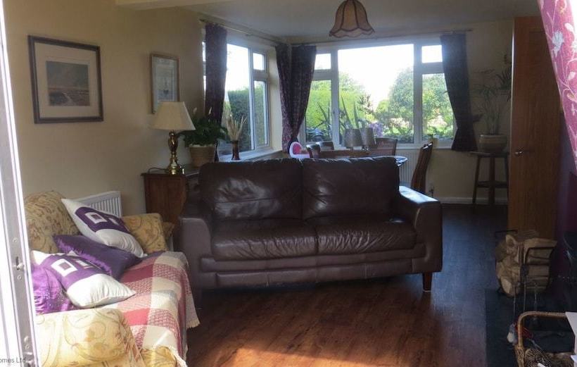 Rowan House.......within 5 Minutes Of Clifftops