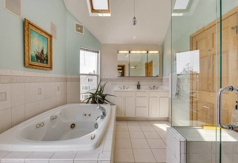 The Irving Masterpiece Near Wrigley Field