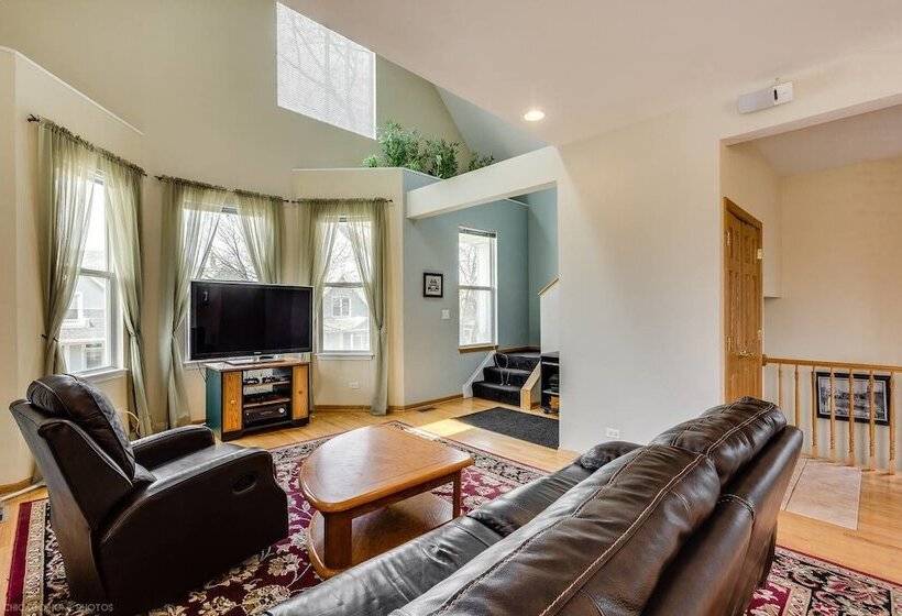 The Irving Masterpiece Near Wrigley Field