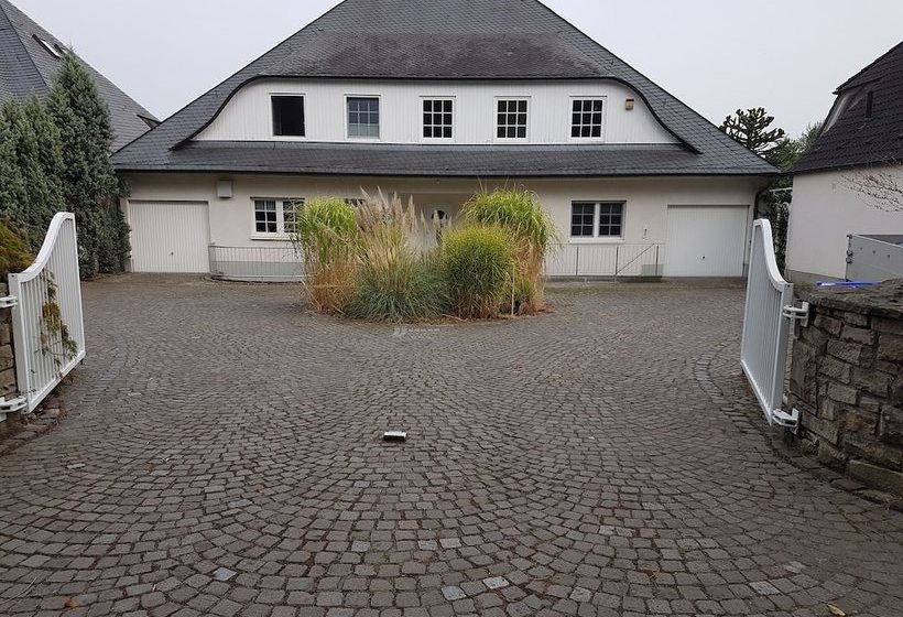 Wohnen Im Souterrain Einer Villa