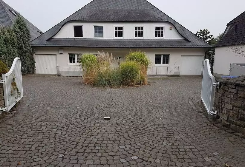 Wohnen Im Souterrain Einer Villa