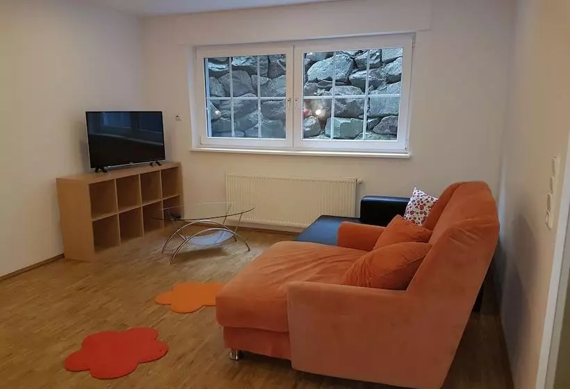 Wohnen Im Souterrain Einer Villa