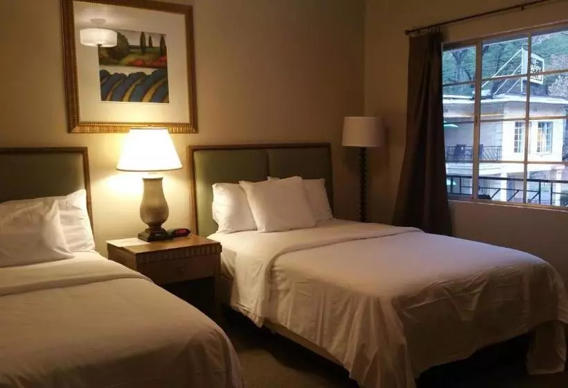 モーテル The Happy Hollow