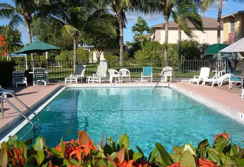 Hideaway Waterfront Resort &