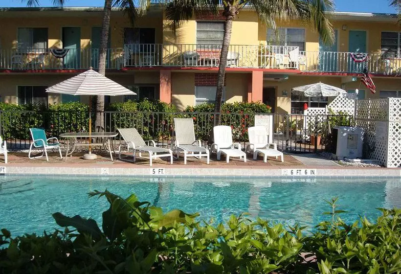 Hideaway Waterfront Resort &