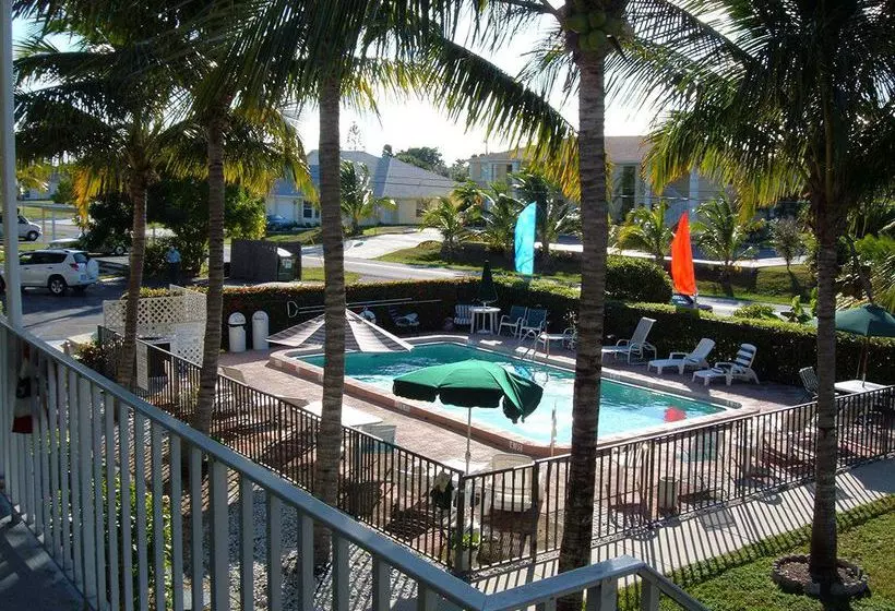 Hideaway Waterfront Resort &