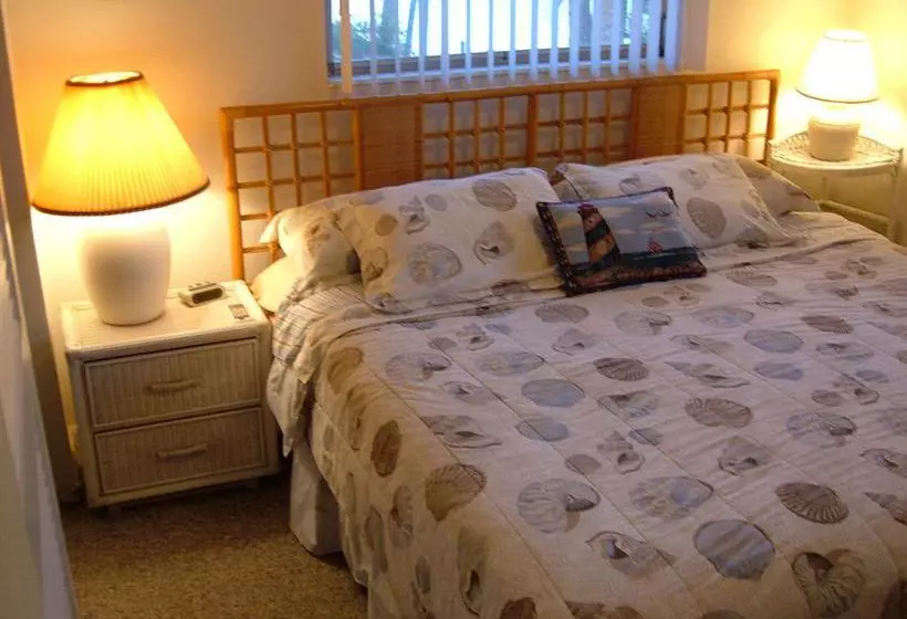 Hideaway Waterfront Resort &