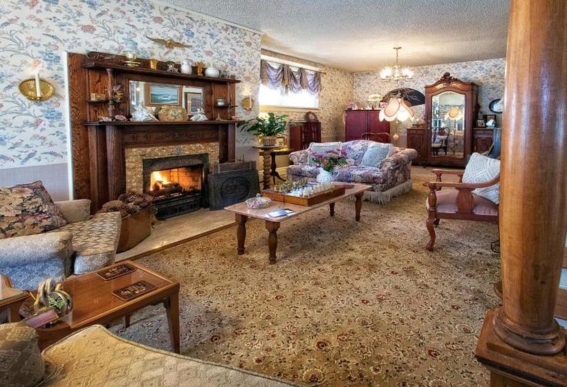 Holden House 1902 Bed & Breakfast Inn