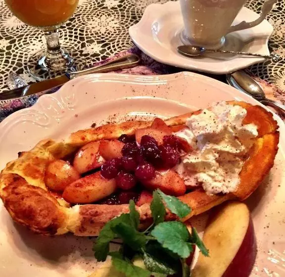 Holden House 1902 Bed & Breakfast Inn