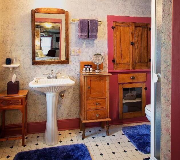 Holden House 1902 Bed & Breakfast Inn