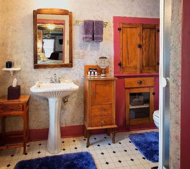 Holden House 1902 Bed & Breakfast Inn