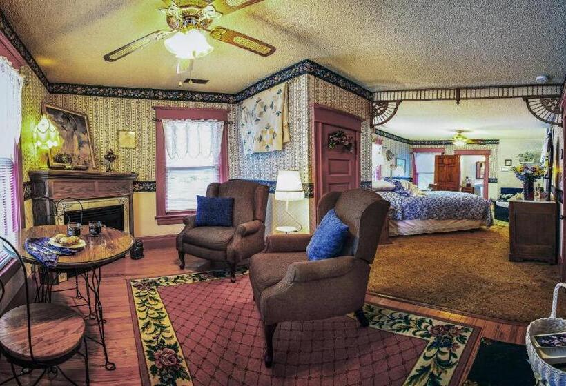 Holden House 1902 Bed & Breakfast Inn